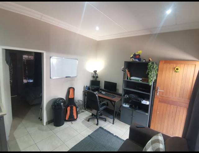 1 BEDROOM PROPERTY TO RENT IN DIE BULT